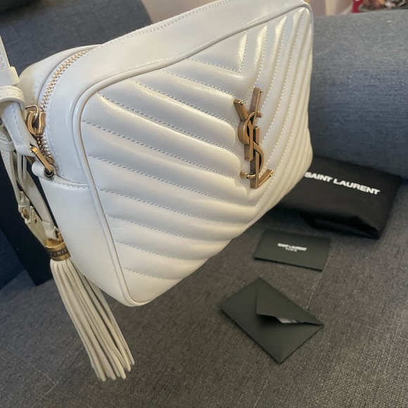 YSL SAINT LAURENT
Calfskin Matelasse Monogram Lou Camera Bag Crema Soft - Picture 5 of 8